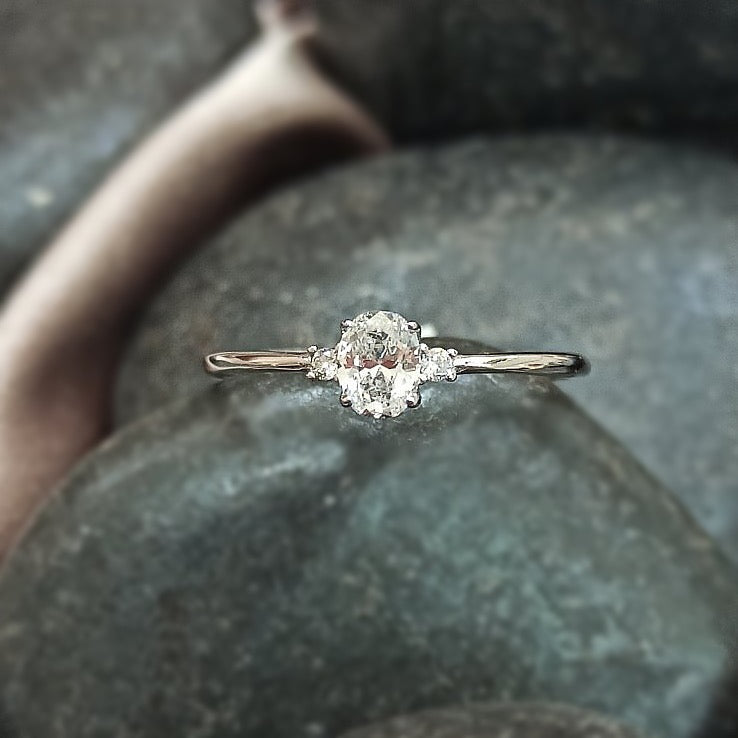 Пръстен от бяло злато 18 карата с диаманти 0.33